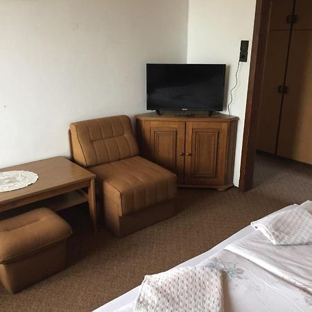Ilona Panzio Hotel บาลาตอนแลลเล ภายนอก รูปภาพ
