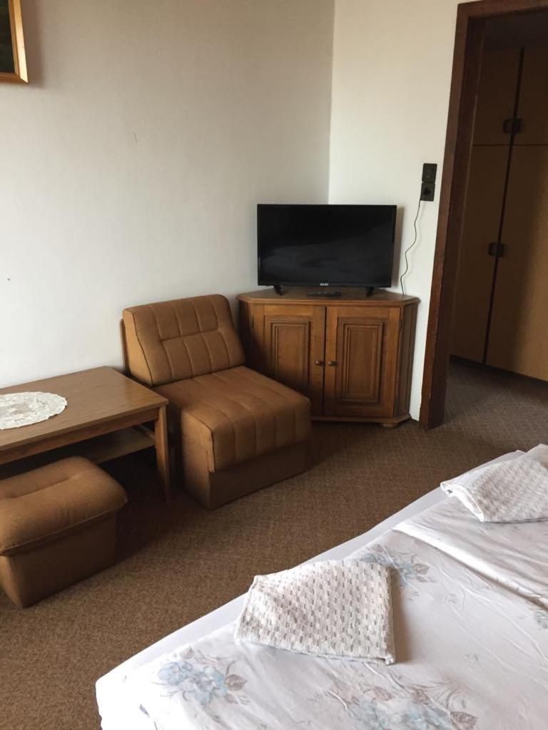 Ilona Panzio Hotel บาลาตอนแลลเล ภายนอก รูปภาพ