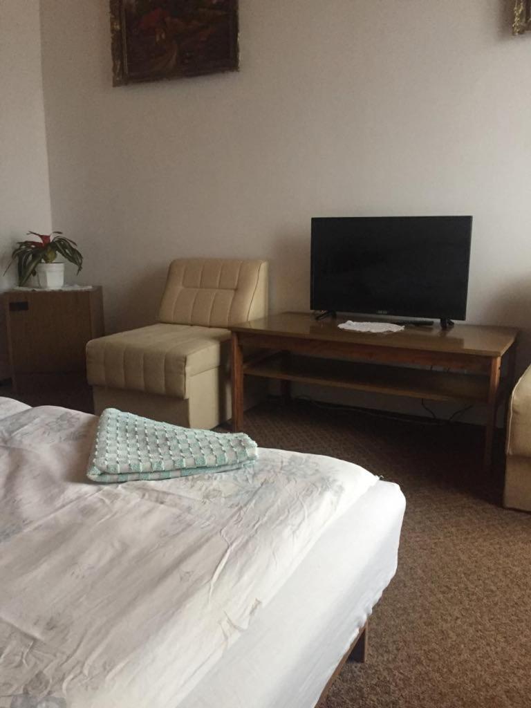 Ilona Panzio Hotel บาลาตอนแลลเล ภายนอก รูปภาพ